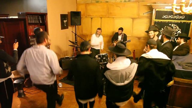 Isaac Bitton Jams Away смотреть онлайн