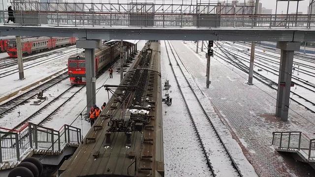 Электропоезд ЭД4М-0280 прибывает на станцию Новосибирск-Главный смотреть онлайн