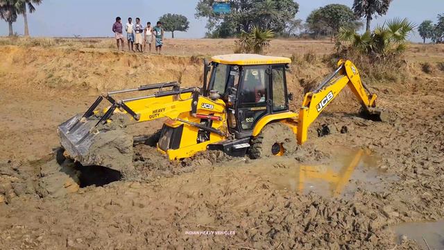 Jcb Vs Mud Video | Amazing Jcb Backhoe Driving In Pond With Skilled Backhoe Operator | Jcb Video.