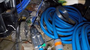 Подготовка насоса в скважину крепление шланга и троса