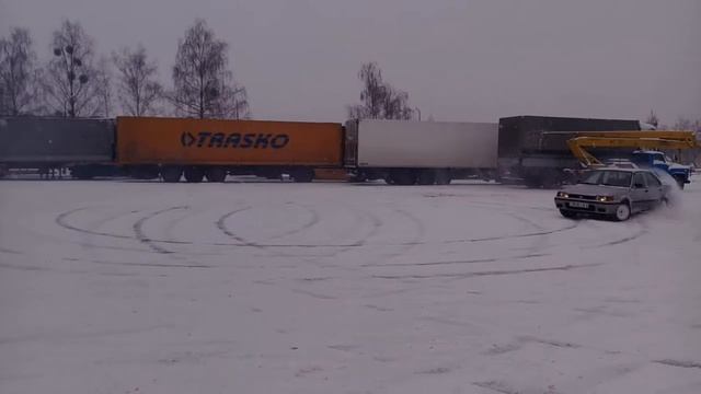 Nissan sunny N13 4X4, e16I, slx. смотреть онлайн