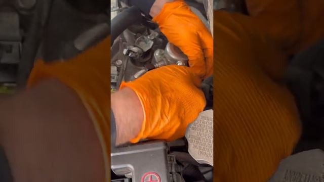 2013-2018 KIA SOUL HOW TO REMOVE HIGH PRESSURE FUEL PUMP смотреть онлайн