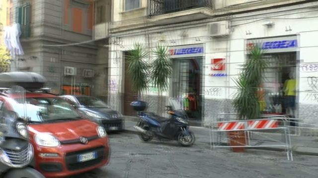 Walk around Naples Italy. Castel dell'Ovo - Piazza Garibaldi. смотреть онлайн