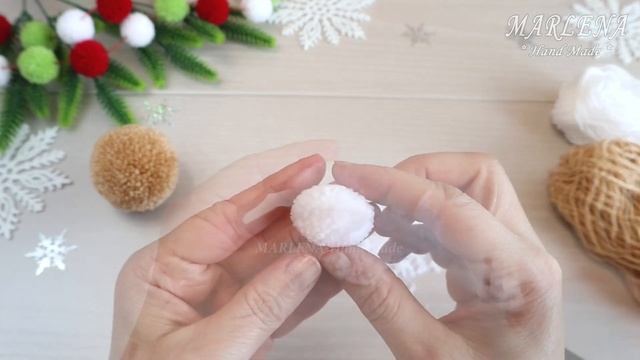 ?? РОЖДЕСТВЕНСКИЙ ОЛЕНЬ из ниток ? Новогодние игрушки из пряжи/Pom Pom Christmas Deer смотреть онлайн