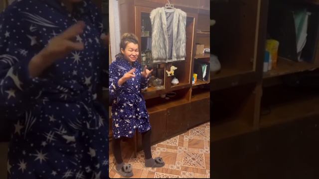 Иришка Чики-Пики устроила распродажу своей легендарной мебели! И даже Пахана впридачу смотреть онлайн