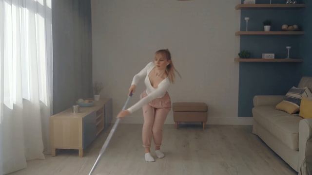 ВЗГЛЯНИ ПО НОВОМУ НА УБОРКУ ПОЛА | C FLOOR от DUTYBOX смотреть онлайн