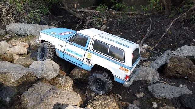 По камням, новая локация. Toyota Hilux N30 1980 and Chevy Blazer K5 1986 смотреть онлайн