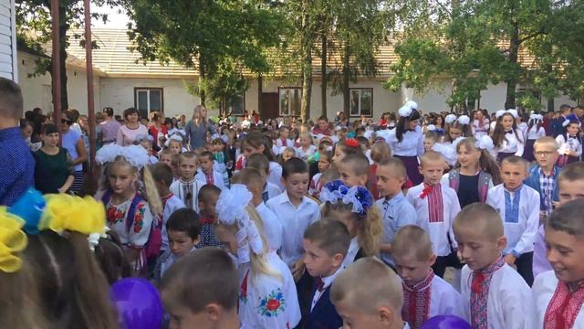 На першому дзвонику в селі Хміль смотреть онлайн