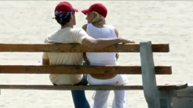 Enrique Iglesias & Anna Kournikova - Power's Out смотреть онлайн