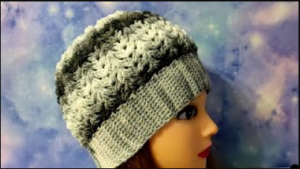 ШАПОЧКА ЗИМА-ВЕСНА крючком.  Шапочка для начинающих. (720p).mp4