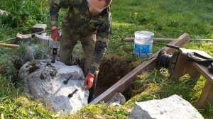 Как достать большой камень из ямы