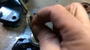 Ремонт домкрата подкатного 2 т biloxxi не держит.