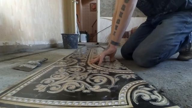 Этот Мастер любит работать на "релаксе" под музыку!? Кладка керамогранита на пол. смотреть онлайн