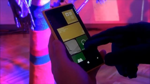 Работа в перчатках на Nokia Lumia 920 смотреть онлайн