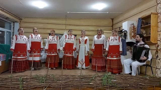 Чувашский вокальный ансамбль "Шанчак" - "Шура сусле салтак-ветеран" смотреть онлайн