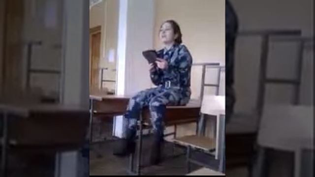 Милая курсантка с очень красивым голосом поёт шёл казак на побывку домой смотреть онлайн
