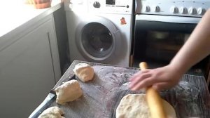 Пышки (лепешки) на любой вкус с сыром, ветчиной, зеленью и т.п.