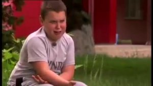 Она себе шоколадку купила гадина