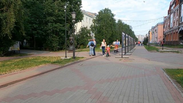 Travel Walk 4K Along The Arkhangelsk Arbat - Chumbarovka. 旅遊步行. Viaje A Pie. Архангельск.