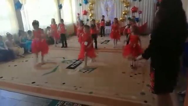 Танец с выпускного праздника в подготовительной группе смотреть онлайн