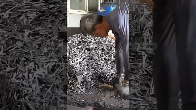 Среднечастотная печь, подходит для латуни, бронзы, меди, алюминия и других металлических отходов. смотреть онлайн