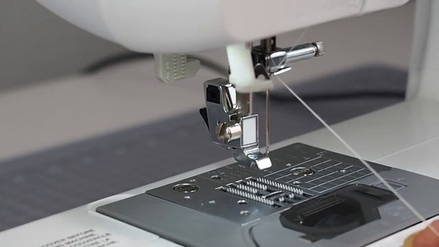 Automatic needle threader, understand how it works and how to use it on your sewing machine смотреть онлайн