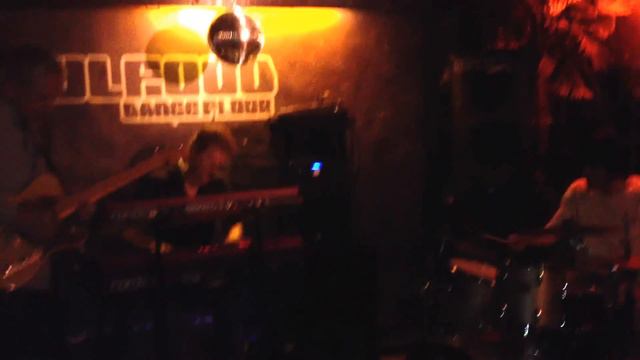 Bronkenstein Trio playing "The Chicken" смотреть онлайн