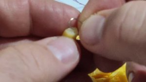 Как насадить кукурузу на крючок. 3 самых уловистых способа.Клев "как на черных камнях" гарантирован