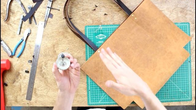 Making A Basic LEATHER TOTE BAG - Build Along Tutorial смотреть онлайн