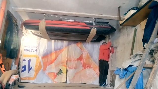 Хранение лодки в гараже. Крепление лодки ПВХ под потолком