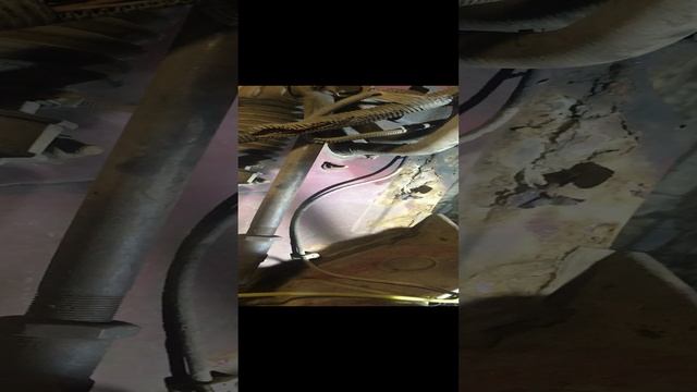 Сняли двигатель на ВАЗ 2115, придется устранять очаг коррозии. смотреть онлайн