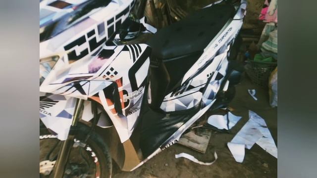 HONDA CLICK 150 GEOMETRIC DECALS смотреть онлайн