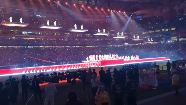 Superbowl LVII Rihanna Halftime Show - Front Row Experience! смотреть онлайн