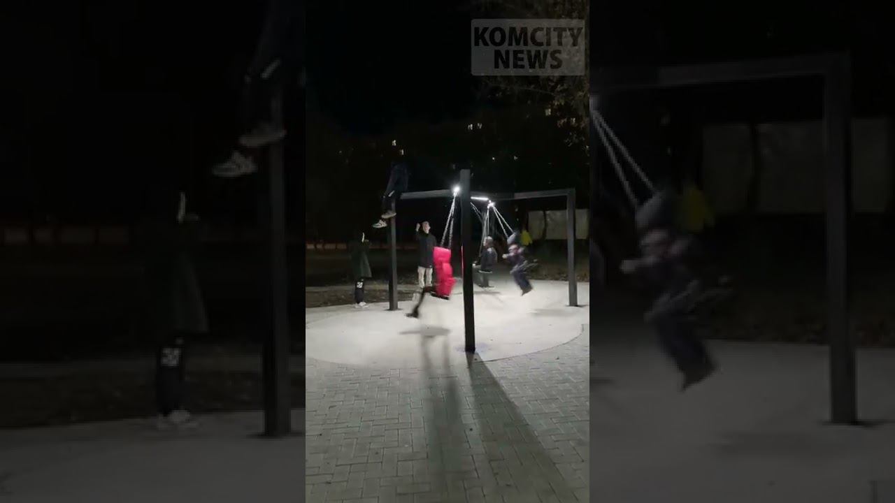 Детвора изо всех сил тестирует качели и гамаки в обновлённом сквере на Вокзалке смотреть онлайн