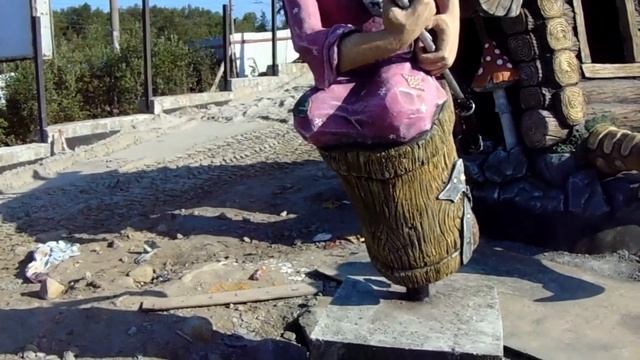 скульптуры из бетона домик бабы яги. .оформление парка г Мурманск смотреть онлайн