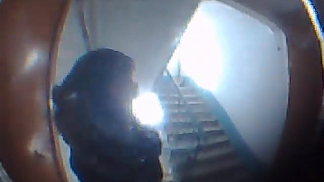 В дверном глазке и такое можно увидеть.....ржач смотреть онлайн