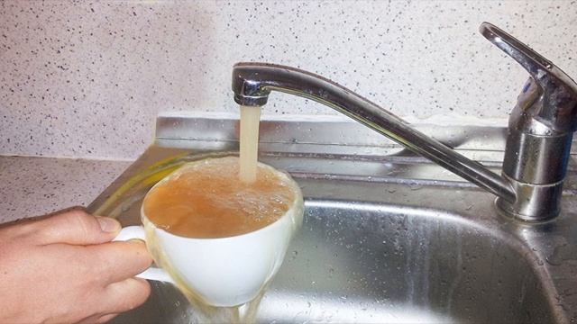 Почему нельзя пить воду из под крана? смотреть онлайн