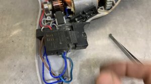 Не включается дрель интерскол д-10/420эр