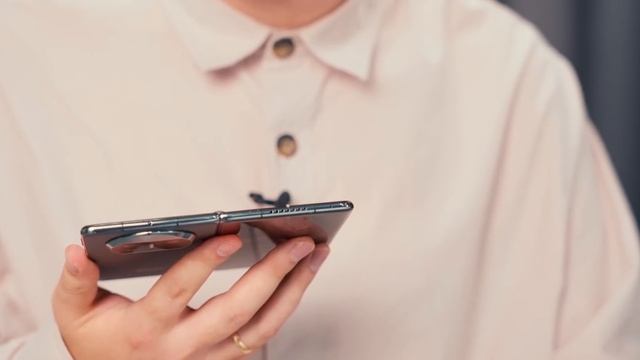 Самый удобный складной смартфон! HUAWEI Mate X3 удивляет смотреть онлайн