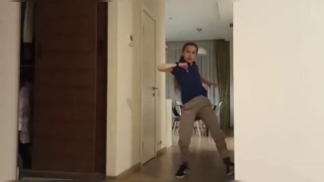 Улыбка( PIZZA )/лëгкий танец/Vera Milovanova DANCE смотреть онлайн