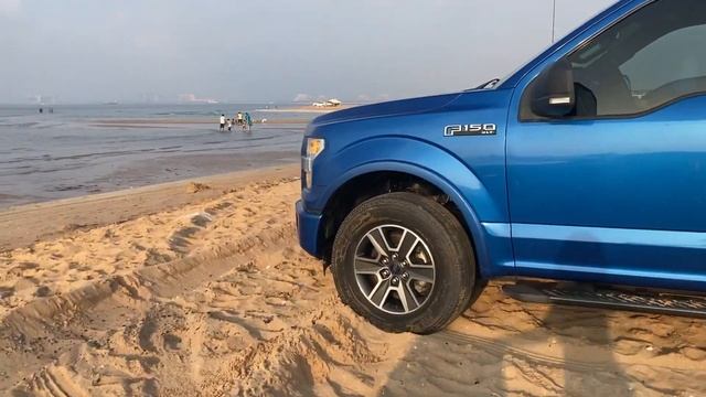 UAE. Ras-al-Khaimah.Beach. Дикий пляж в Эмирате Рас-эль-Ха́йма смотреть онлайн