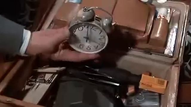 License To Kill (1989) - A Visit From Uncle Q