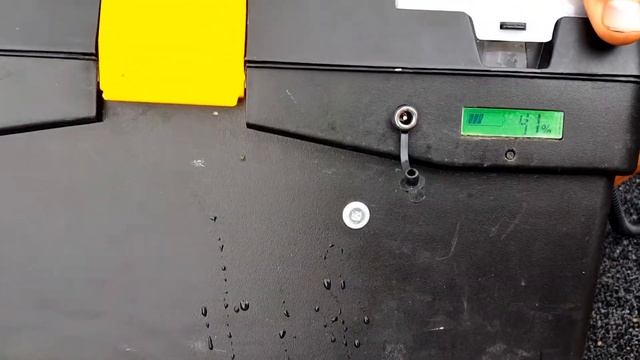 Как зарядить телефон в лодке / Обзор электробокса для рыбака смотреть онлайн