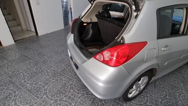 Nissan Tiida SL automático, Quanto Vale? // Caçador de Carros смотреть онлайн