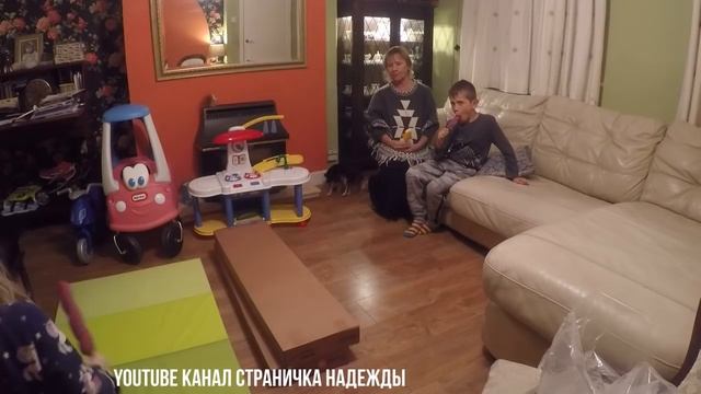 Звуки аккордиона и скамейки из IKEA смотреть онлайн