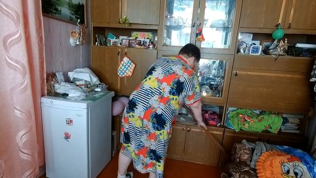 СУББОТА. УБОРКА КВАРТИРЫ. МОЮ ПОЛ. РОБОТ ПЫЛЕСОС ХОЧУ, смотреть онлайн