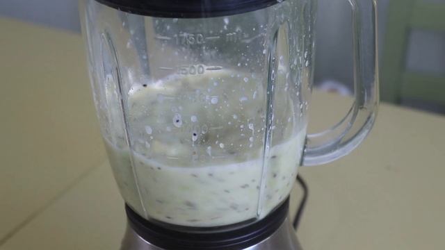 Смузи с сельдереем и бананом смотреть онлайн