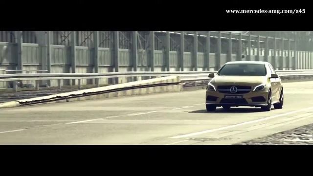 Певец Ашер за рулем нового Mercedes A45 AMG