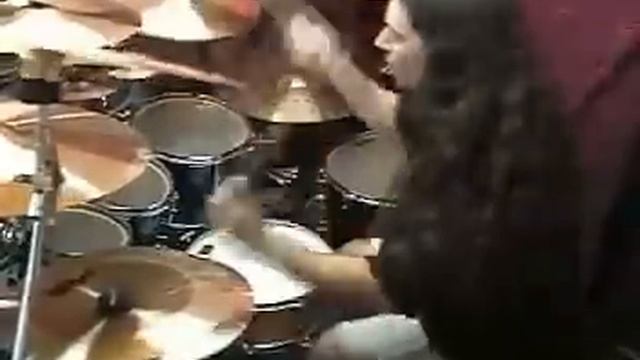 Барабанщик Бог! (Derek Roddy)