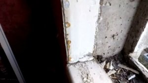 Демонтаж бетонного подоконника, одной левой.